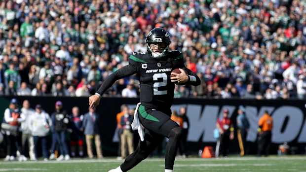 New York Jets QB Zach Wilson runs with football against New England Patriots